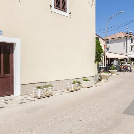 Marin With Sea View شقة *